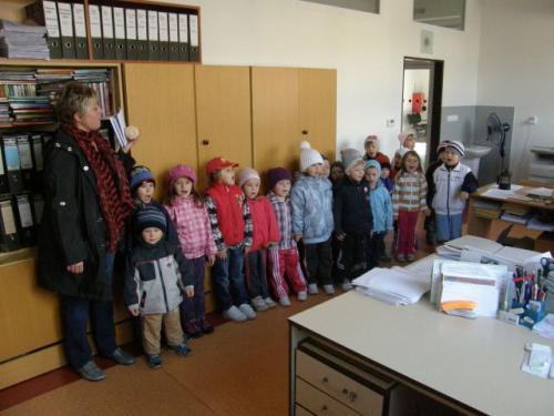 Zpívání dětí z MŠ na OÚ 03.04.2012