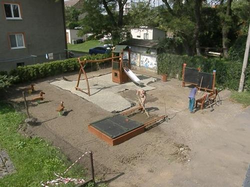 Výstavba dětského hřiště 24.08.2011